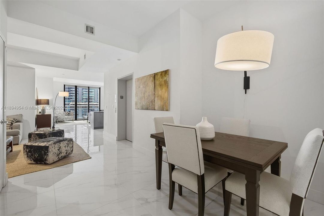 For Sale: $1,290,000 (2 beds, 3 baths, 1325 Square Feet)