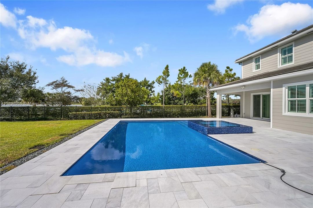 Activo con contrato: $7,000 (5 camas, 4 baños, 3963 Pies cuadrados)