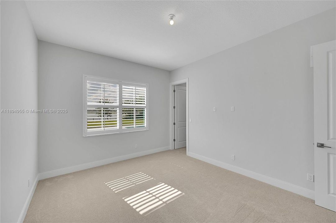 Activo con contrato: $7,000 (5 camas, 4 baños, 3963 Pies cuadrados)