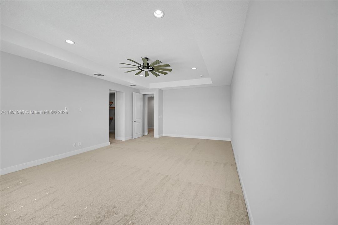 Activo con contrato: $7,000 (5 camas, 4 baños, 3963 Pies cuadrados)