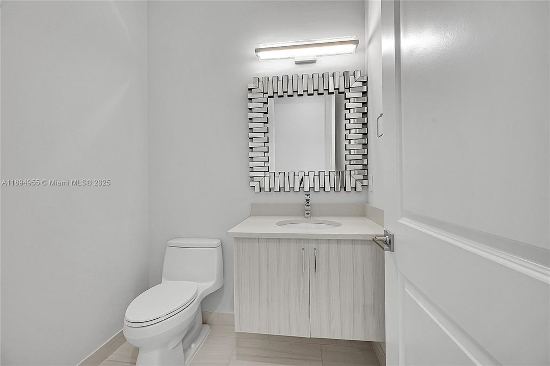 Activo con contrato: $7,000 (5 camas, 4 baños, 3963 Pies cuadrados)