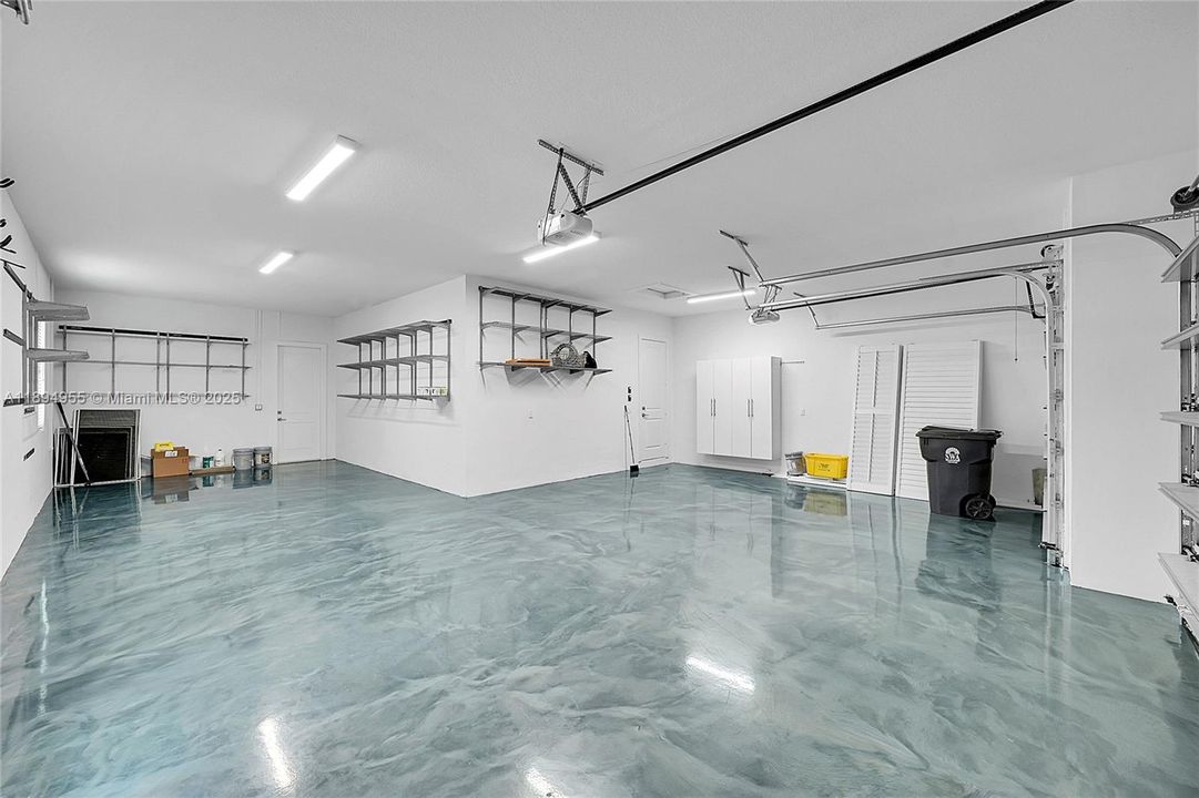 Activo con contrato: $7,000 (5 camas, 4 baños, 3963 Pies cuadrados)