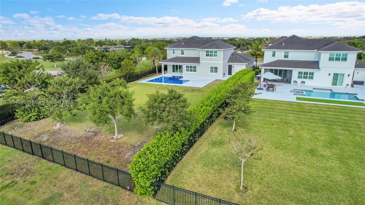 Activo con contrato: $7,000 (5 camas, 4 baños, 3963 Pies cuadrados)