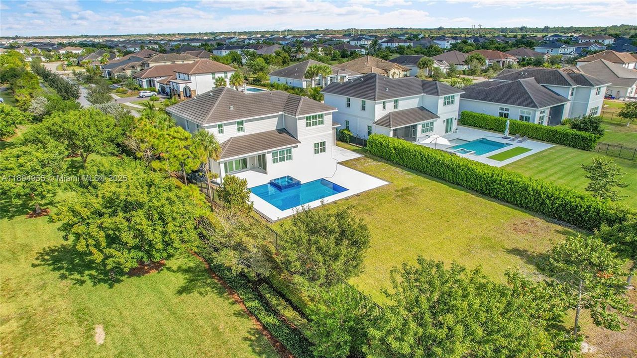 Activo con contrato: $7,000 (5 camas, 4 baños, 3963 Pies cuadrados)