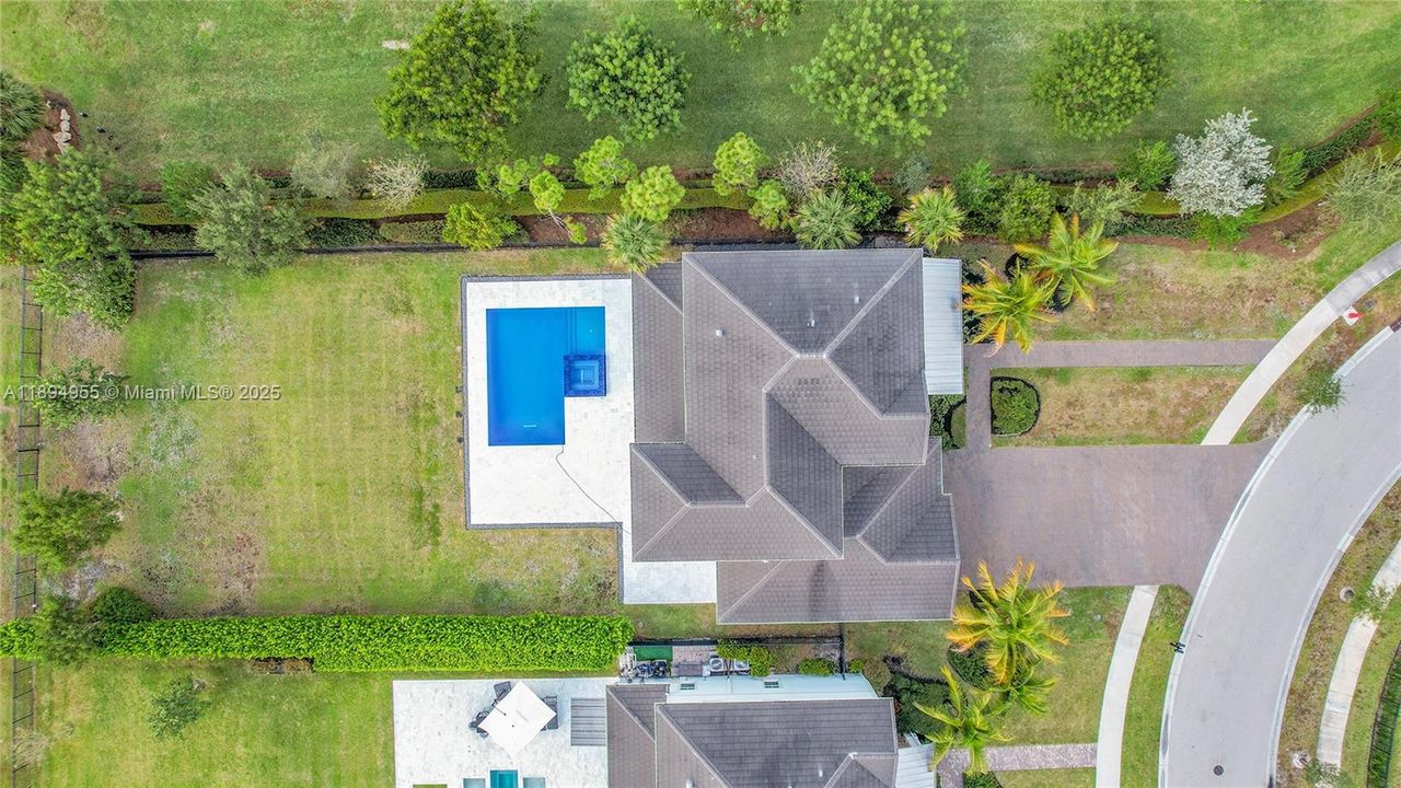 Activo con contrato: $7,000 (5 camas, 4 baños, 3963 Pies cuadrados)