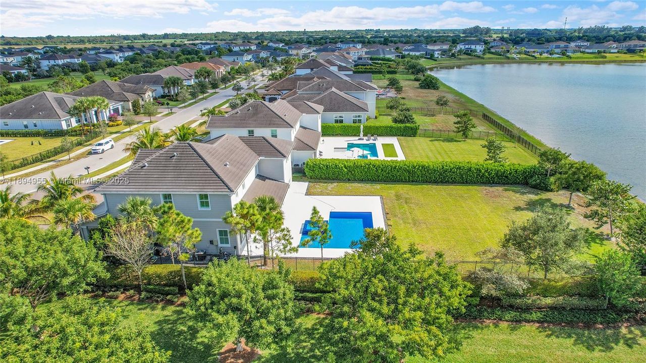 Activo con contrato: $7,000 (5 camas, 4 baños, 3963 Pies cuadrados)