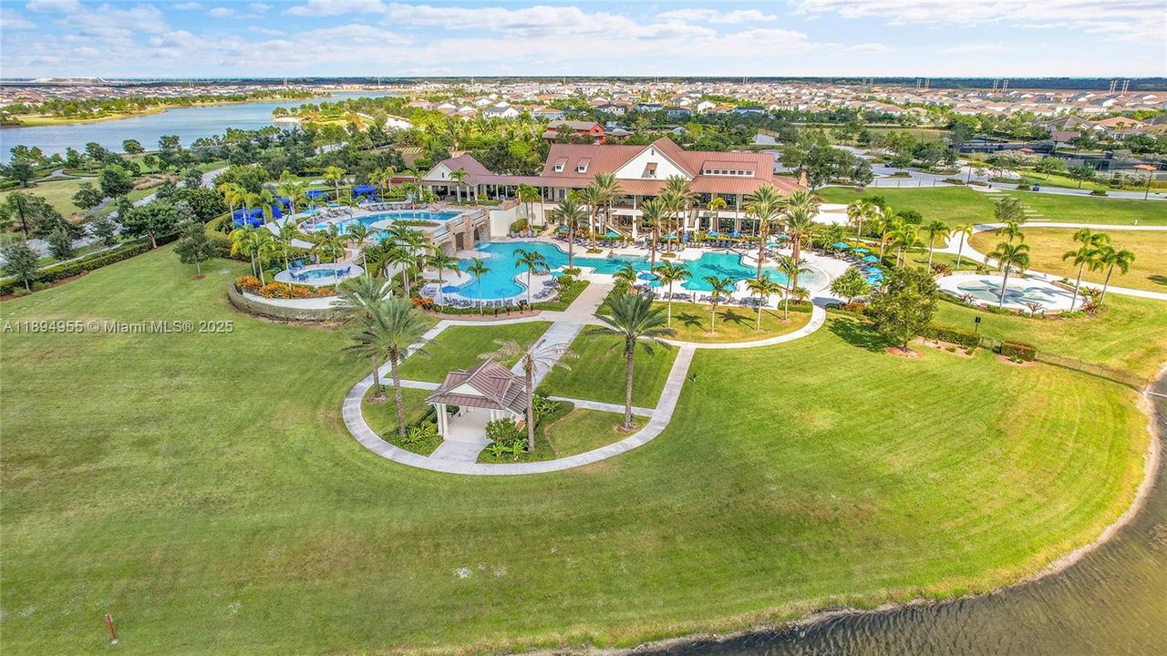 Activo con contrato: $7,000 (5 camas, 4 baños, 3963 Pies cuadrados)