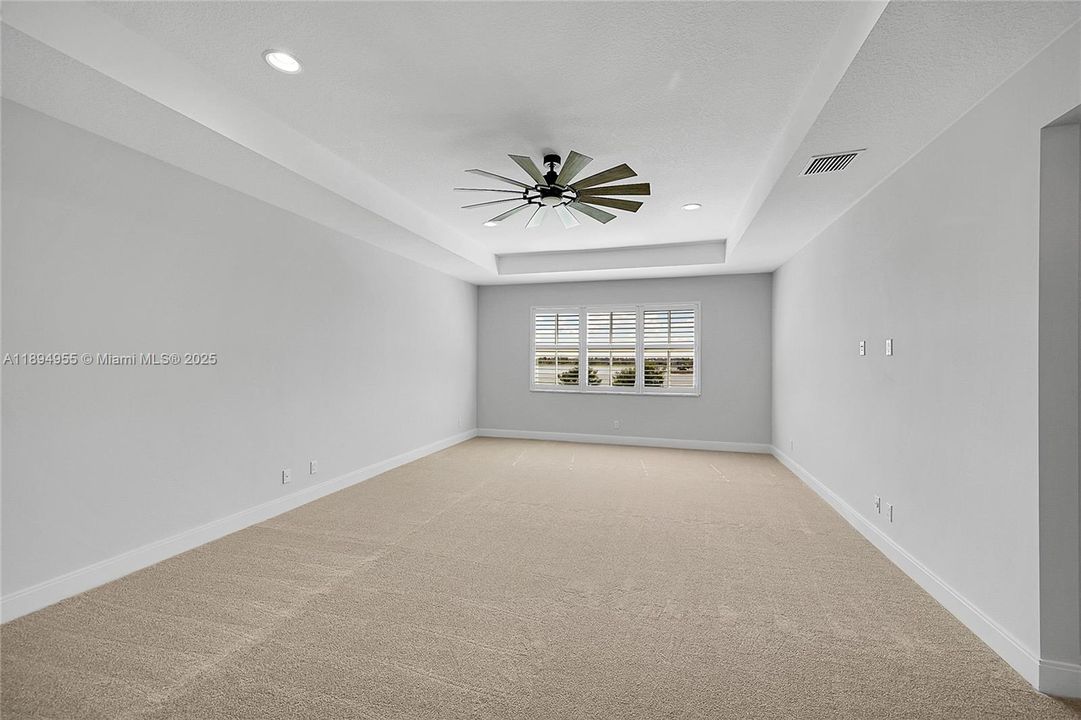 Activo con contrato: $7,000 (5 camas, 4 baños, 3963 Pies cuadrados)