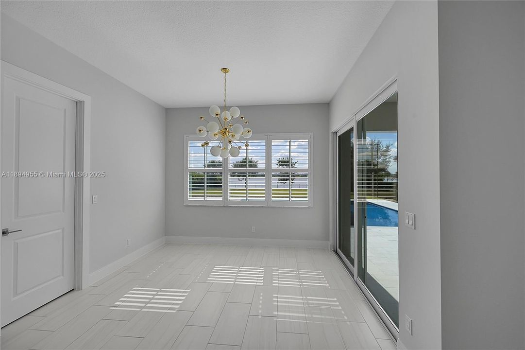 Activo con contrato: $7,000 (5 camas, 4 baños, 3963 Pies cuadrados)