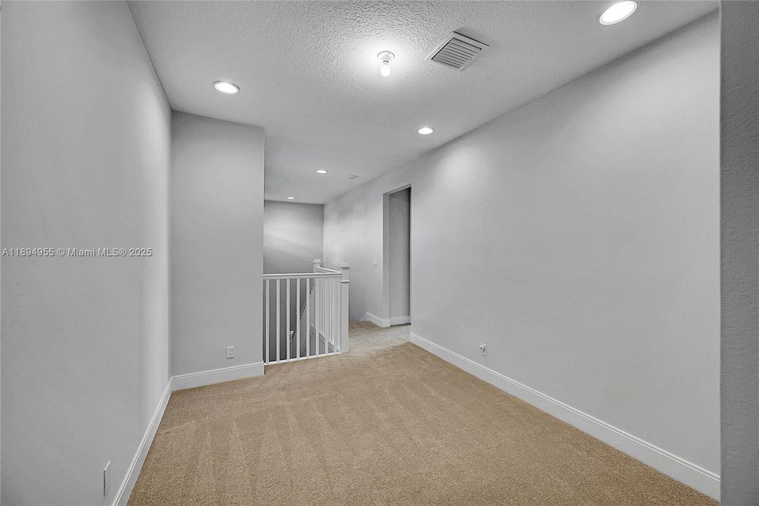 Activo con contrato: $7,000 (5 camas, 4 baños, 3963 Pies cuadrados)