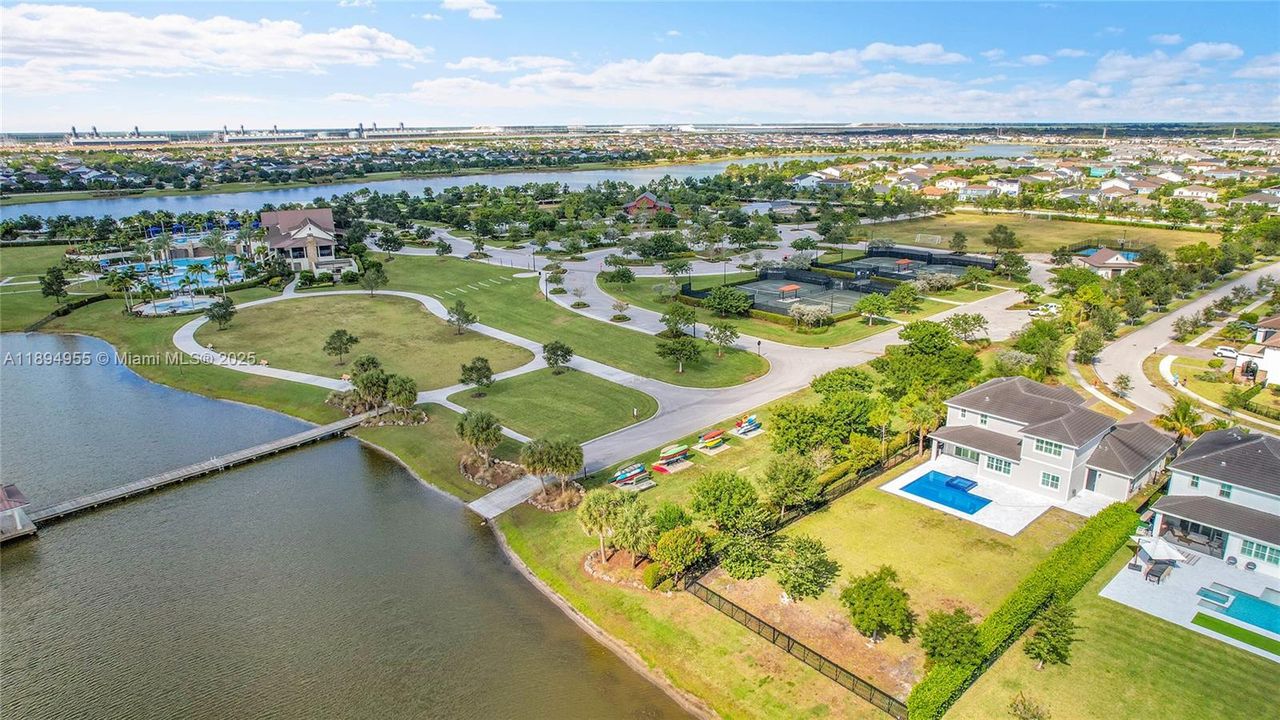 Activo con contrato: $7,000 (5 camas, 4 baños, 3963 Pies cuadrados)