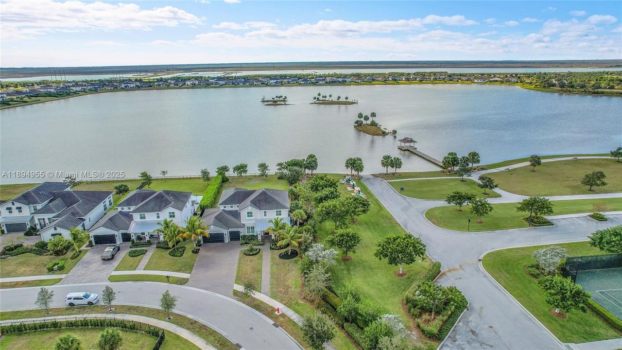 Activo con contrato: $7,000 (5 camas, 4 baños, 3963 Pies cuadrados)