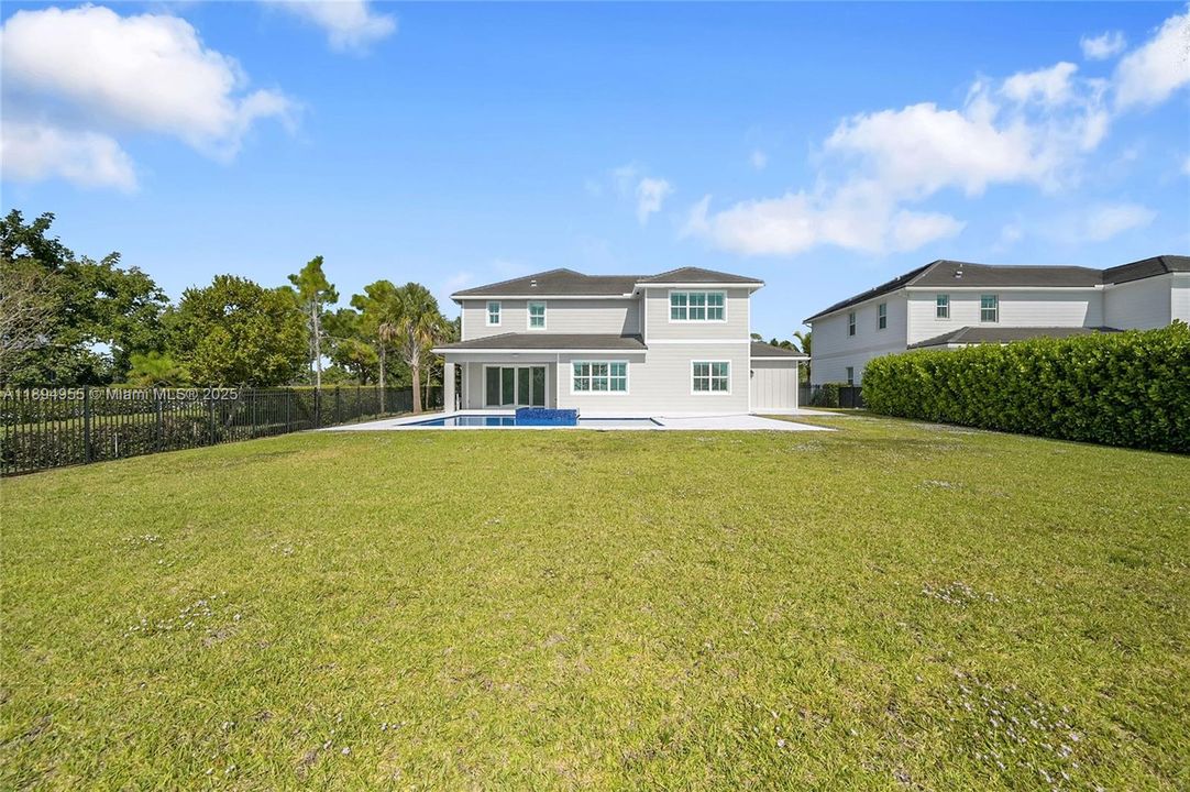 Activo con contrato: $7,000 (5 camas, 4 baños, 3963 Pies cuadrados)