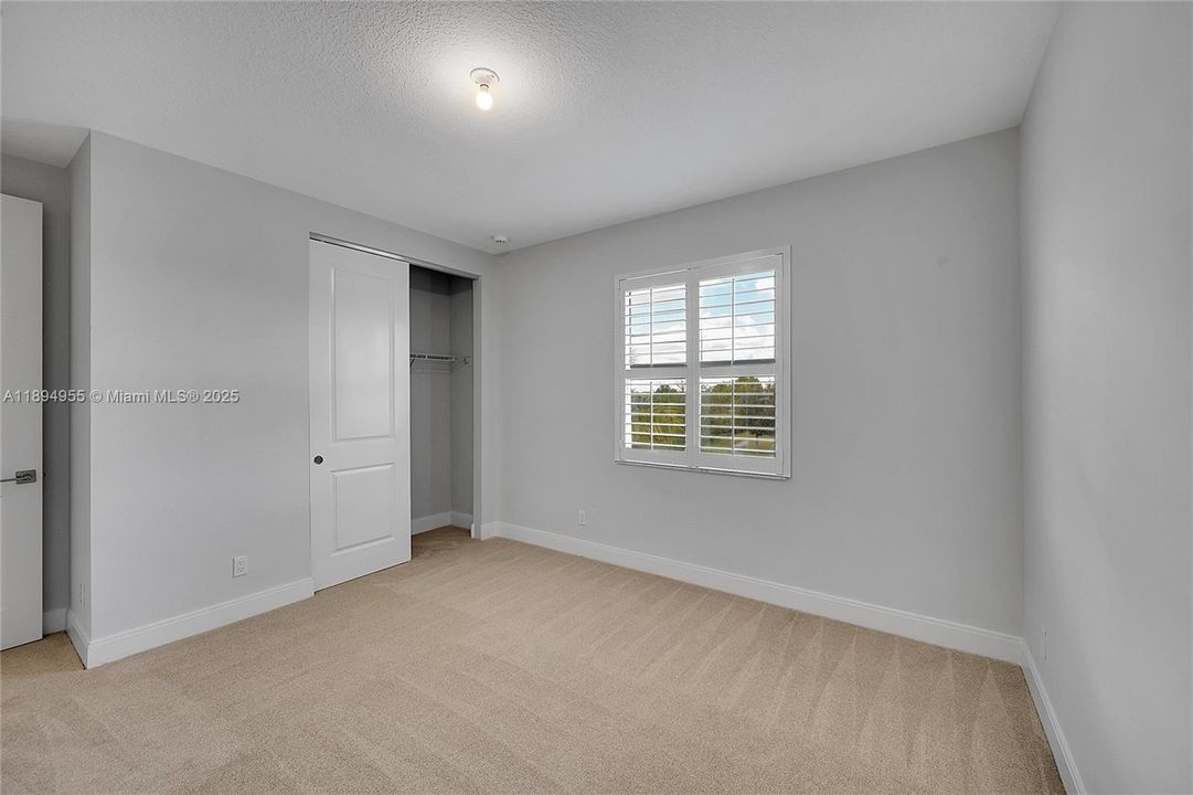 Activo con contrato: $7,000 (5 camas, 4 baños, 3963 Pies cuadrados)