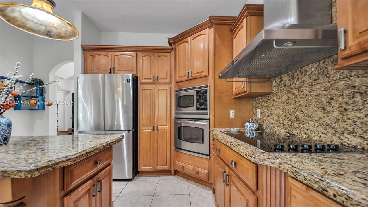 Под контрактом: $1,299,999 (4 спален, 4 ванн, 3841 Квадратных фут)