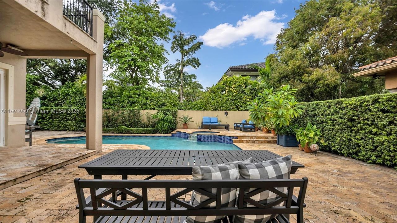 Под контрактом: $1,299,999 (4 спален, 4 ванн, 3841 Квадратных фут)