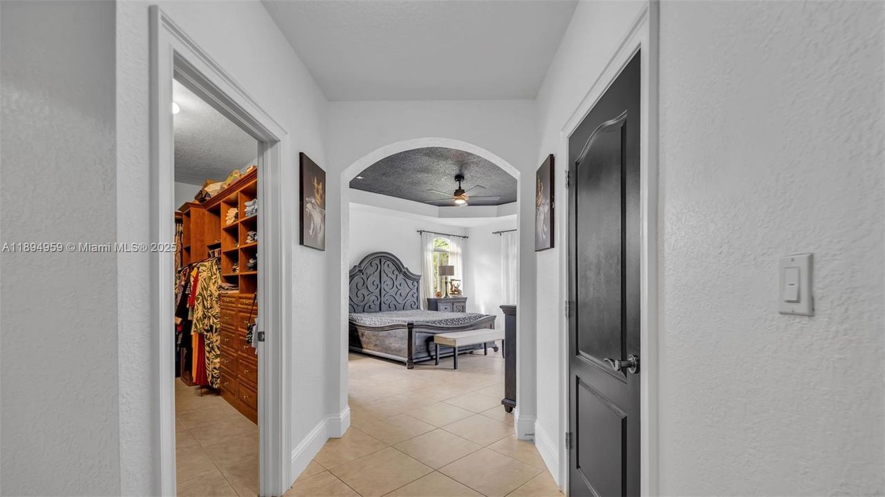 Под контрактом: $1,299,999 (4 спален, 4 ванн, 3841 Квадратных фут)