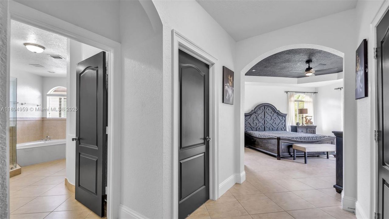 Под контрактом: $1,299,999 (4 спален, 4 ванн, 3841 Квадратных фут)