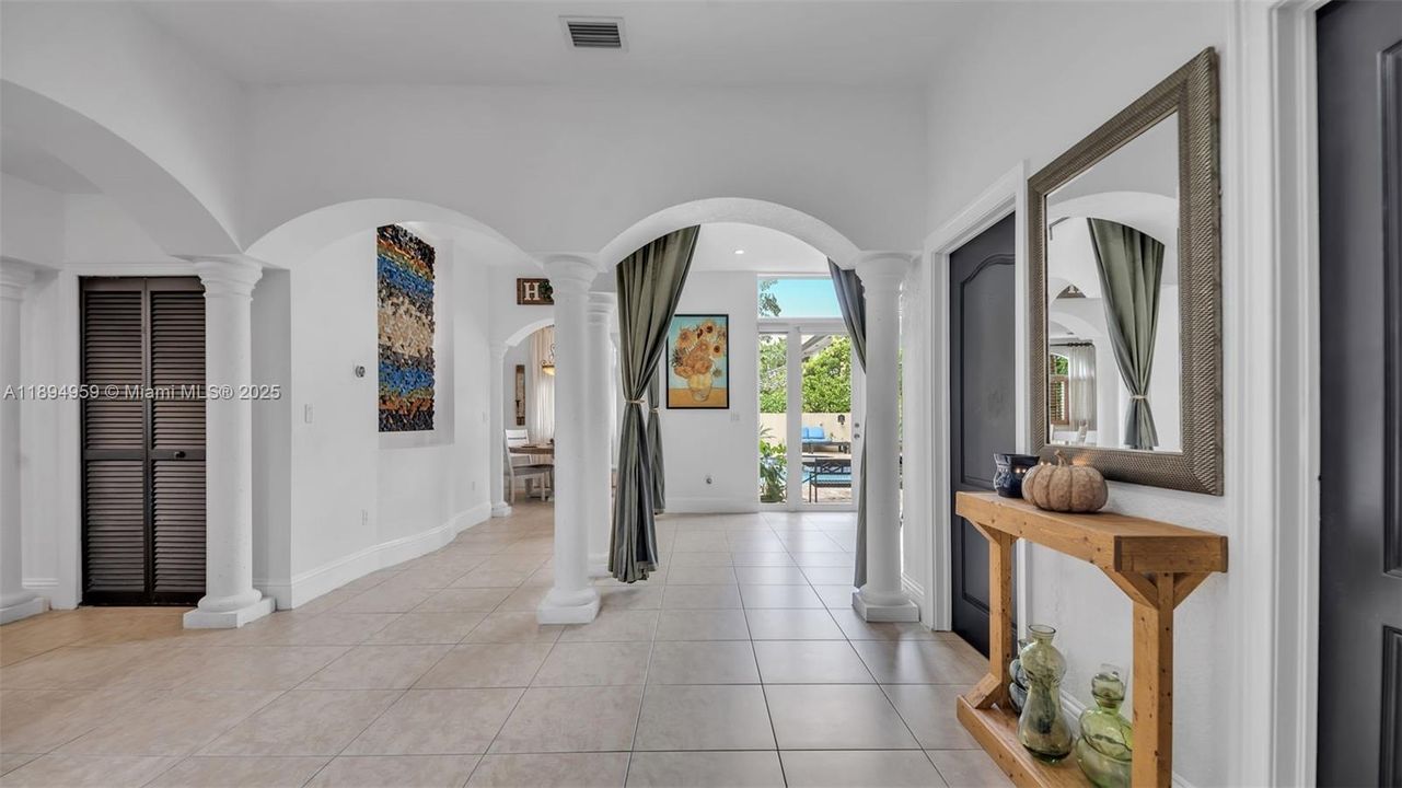 Под контрактом: $1,299,999 (4 спален, 4 ванн, 3841 Квадратных фут)