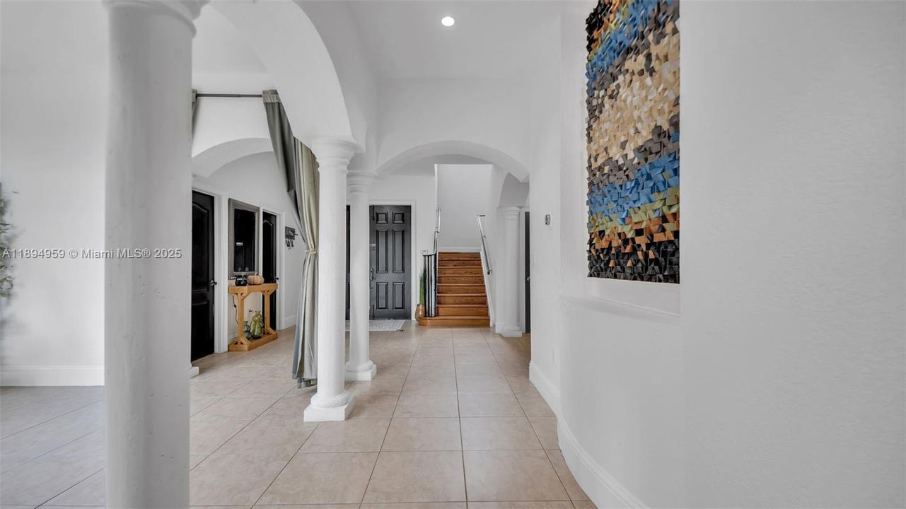 Под контрактом: $1,299,999 (4 спален, 4 ванн, 3841 Квадратных фут)