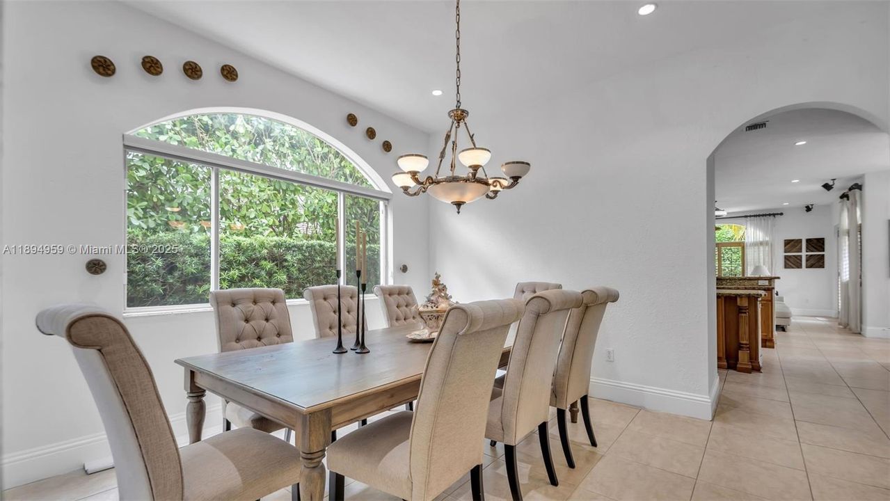 Под контрактом: $1,299,999 (4 спален, 4 ванн, 3841 Квадратных фут)