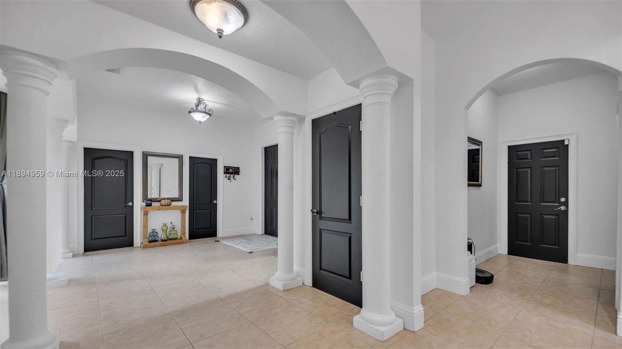 Под контрактом: $1,299,999 (4 спален, 4 ванн, 3841 Квадратных фут)