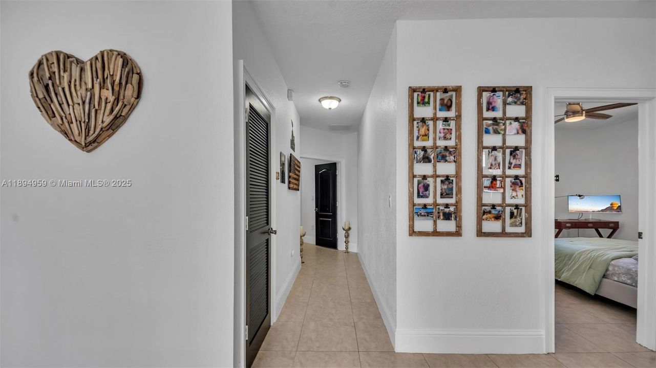 Под контрактом: $1,299,999 (4 спален, 4 ванн, 3841 Квадратных фут)