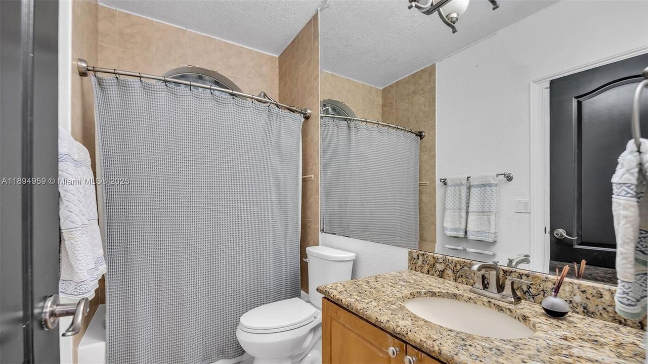 Под контрактом: $1,299,999 (4 спален, 4 ванн, 3841 Квадратных фут)