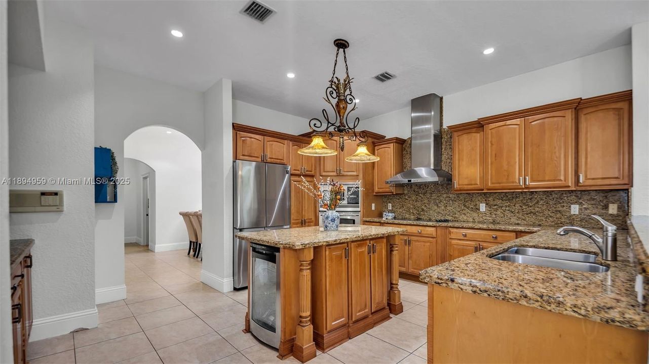 Под контрактом: $1,299,999 (4 спален, 4 ванн, 3841 Квадратных фут)