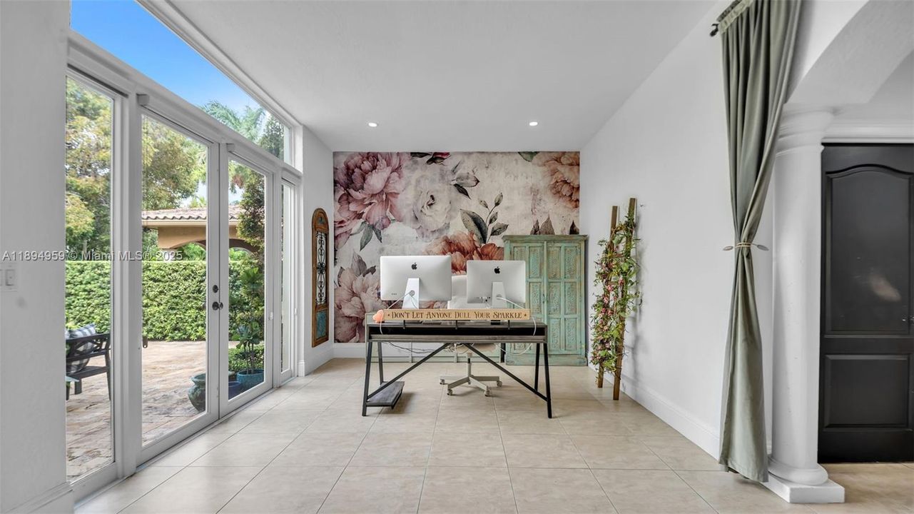 Под контрактом: $1,299,999 (4 спален, 4 ванн, 3841 Квадратных фут)