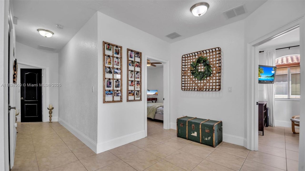 Под контрактом: $1,299,999 (4 спален, 4 ванн, 3841 Квадратных фут)