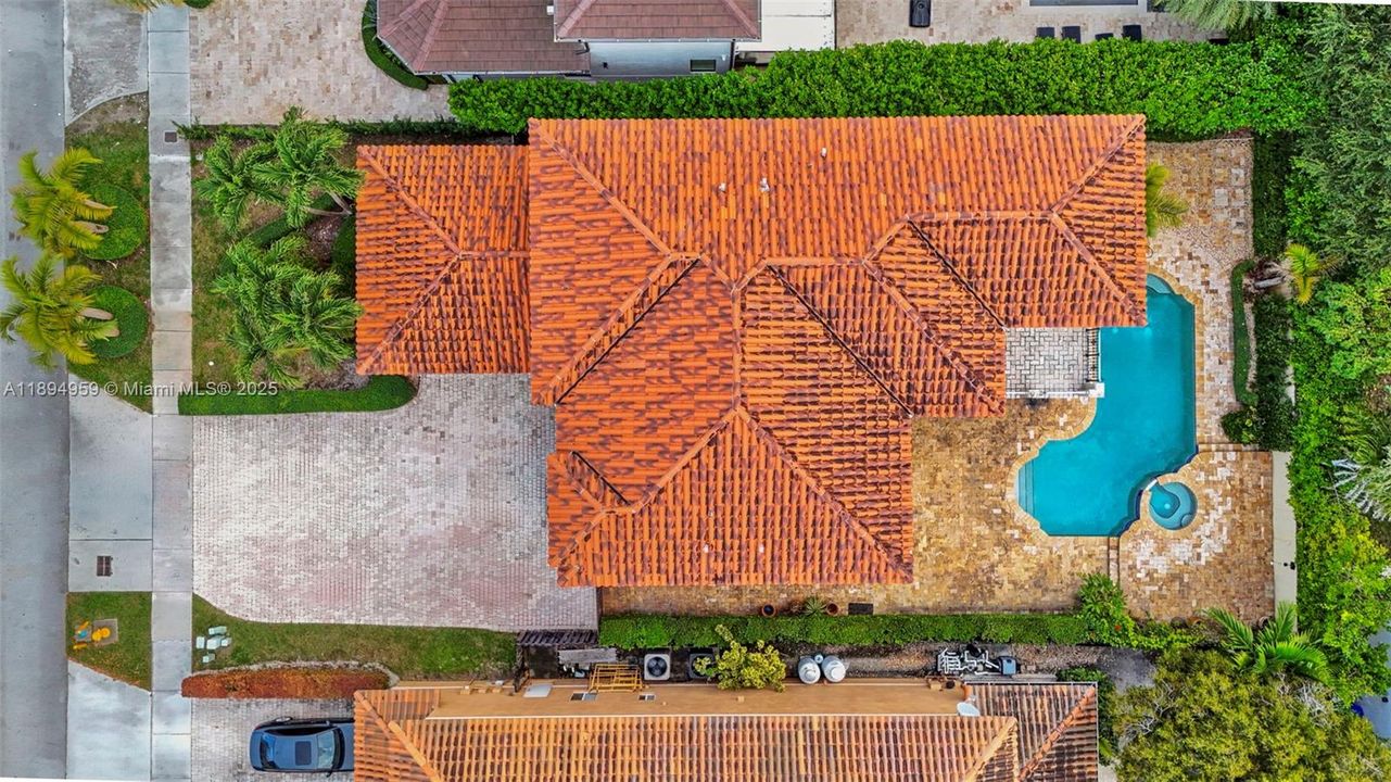 Под контрактом: $1,299,999 (4 спален, 4 ванн, 3841 Квадратных фут)