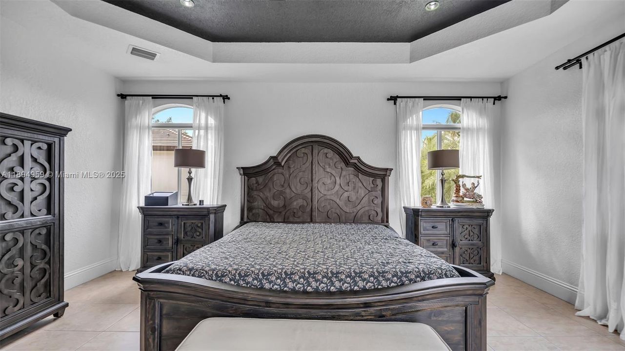 Под контрактом: $1,299,999 (4 спален, 4 ванн, 3841 Квадратных фут)