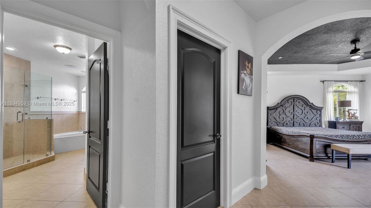 Под контрактом: $1,299,999 (4 спален, 4 ванн, 3841 Квадратных фут)