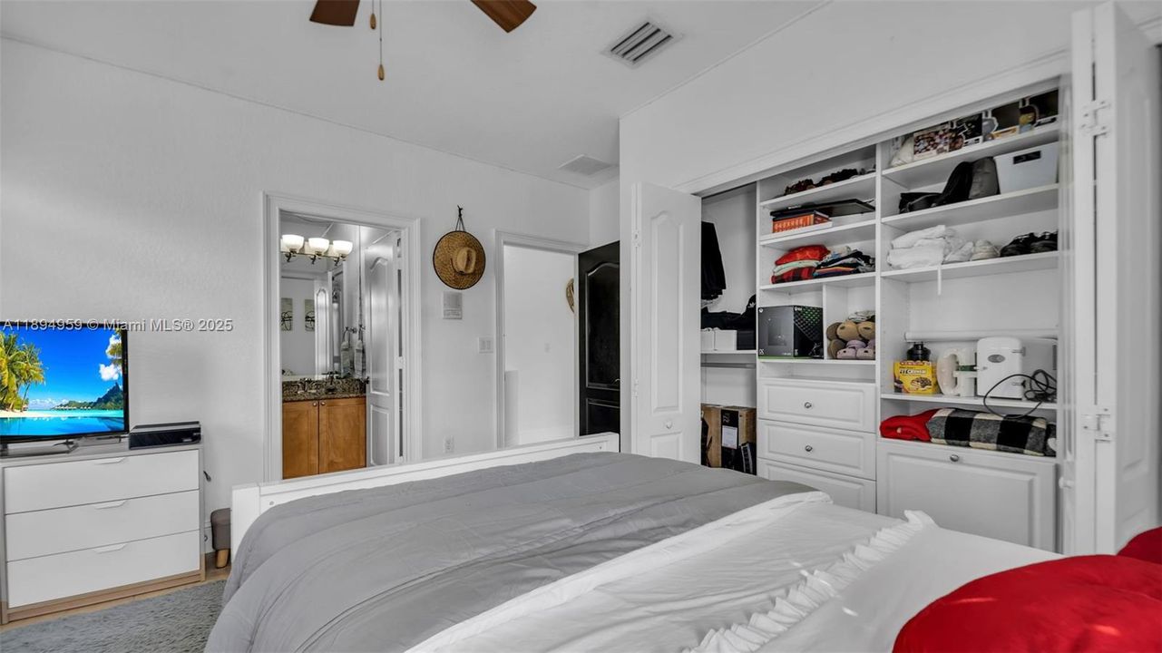 Под контрактом: $1,299,999 (4 спален, 4 ванн, 3841 Квадратных фут)