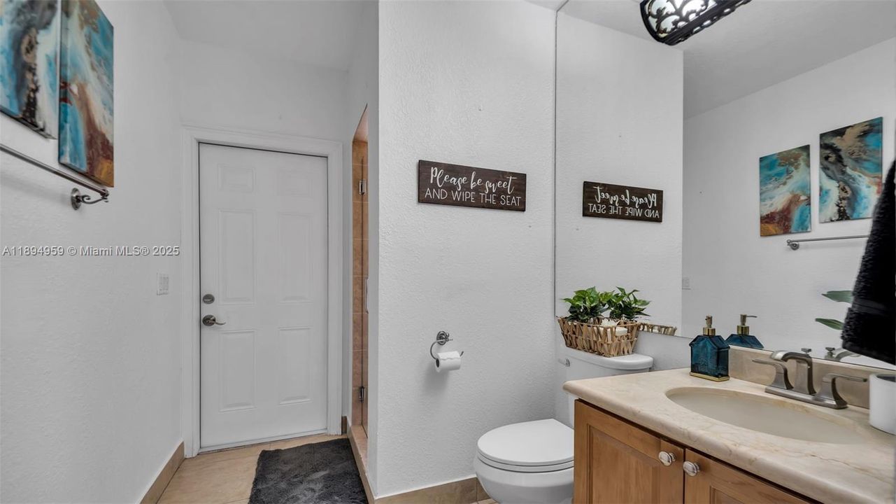 Под контрактом: $1,299,999 (4 спален, 4 ванн, 3841 Квадратных фут)