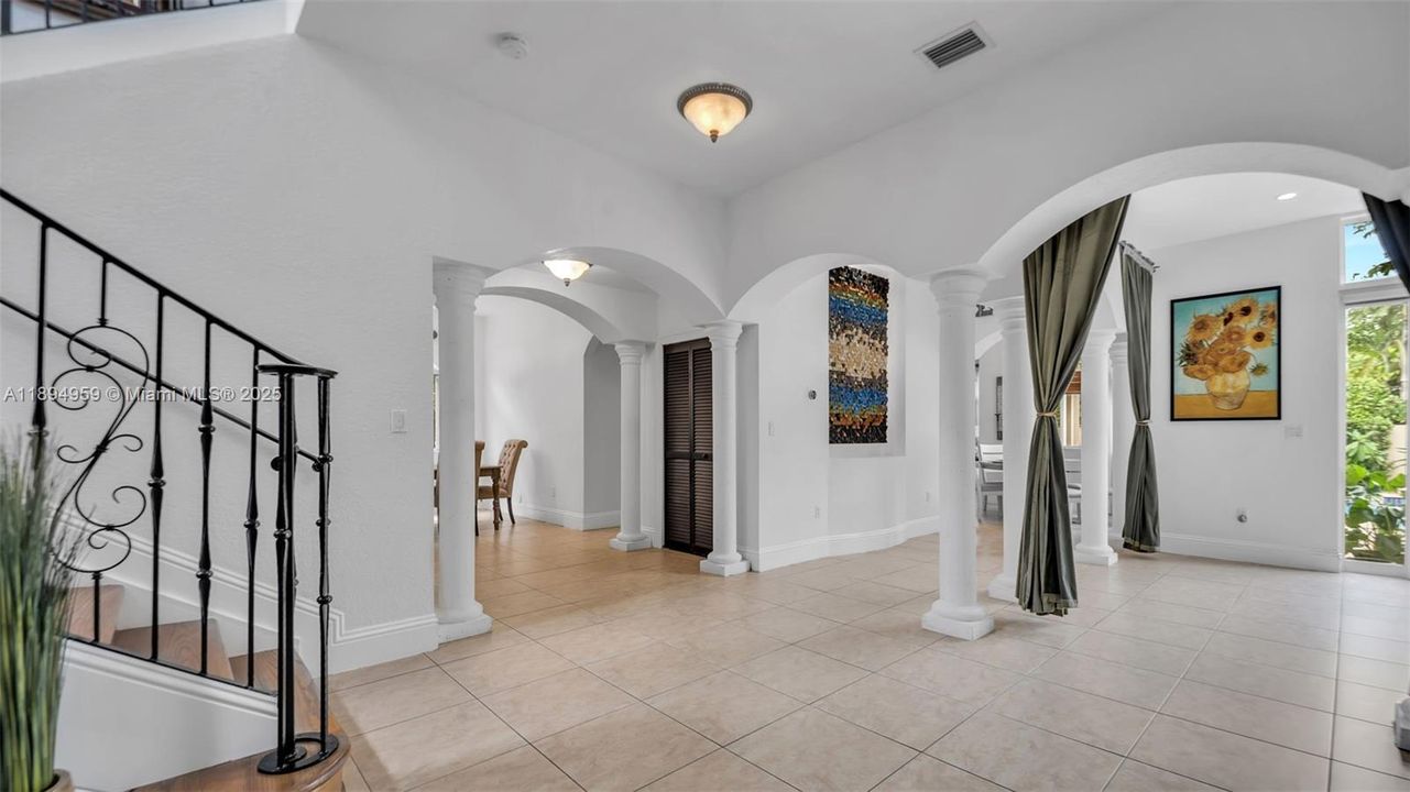 Под контрактом: $1,299,999 (4 спален, 4 ванн, 3841 Квадратных фут)