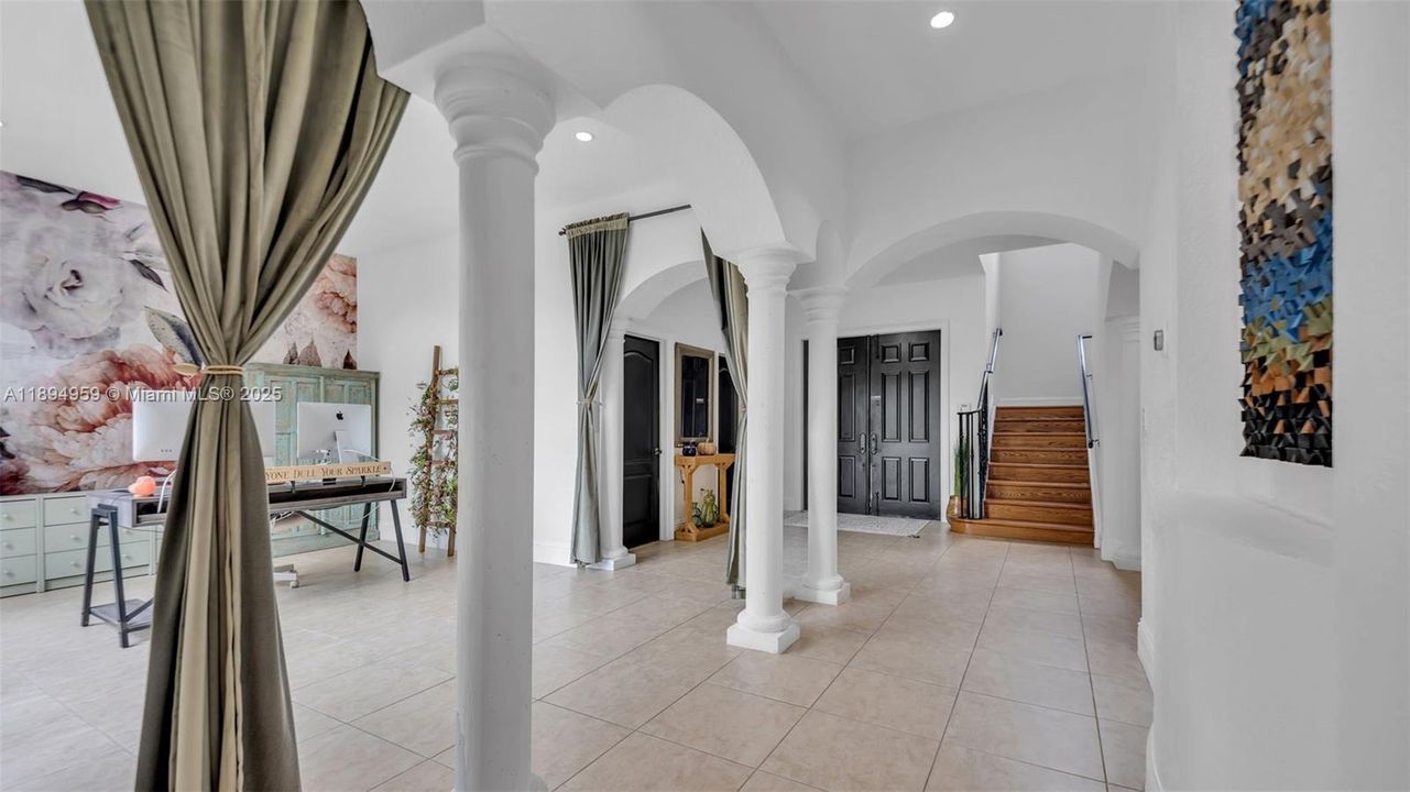 Под контрактом: $1,299,999 (4 спален, 4 ванн, 3841 Квадратных фут)