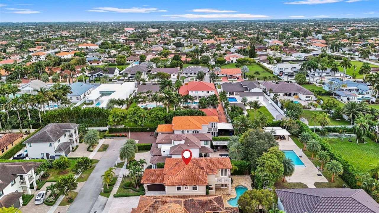 Под контрактом: $1,299,999 (4 спален, 4 ванн, 3841 Квадратных фут)