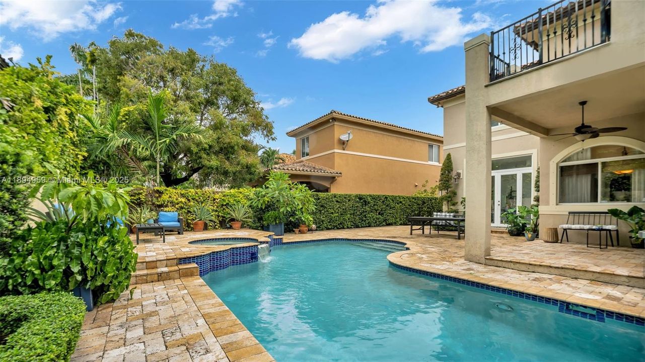 Под контрактом: $1,299,999 (4 спален, 4 ванн, 3841 Квадратных фут)