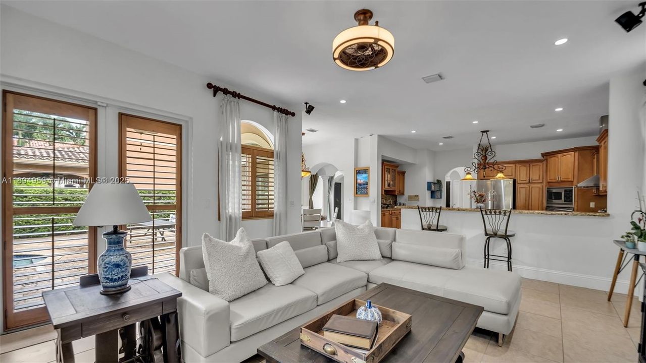 Под контрактом: $1,299,999 (4 спален, 4 ванн, 3841 Квадратных фут)