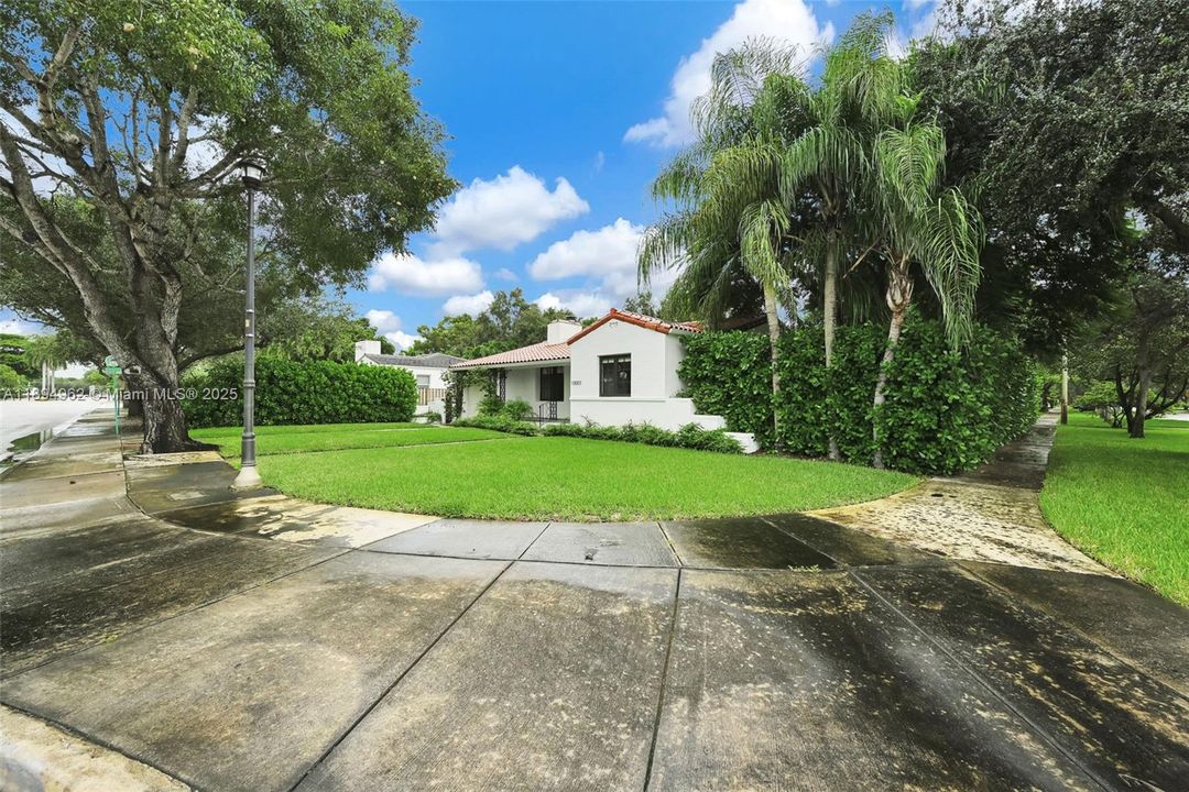 Active With Contract: $1,195,000 (3 beds, 2 baths, 1935 Square Feet)