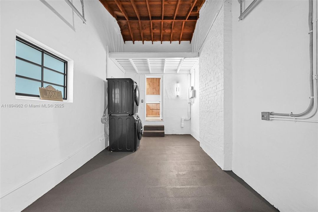 Active With Contract: $1,195,000 (3 beds, 2 baths, 1935 Square Feet)