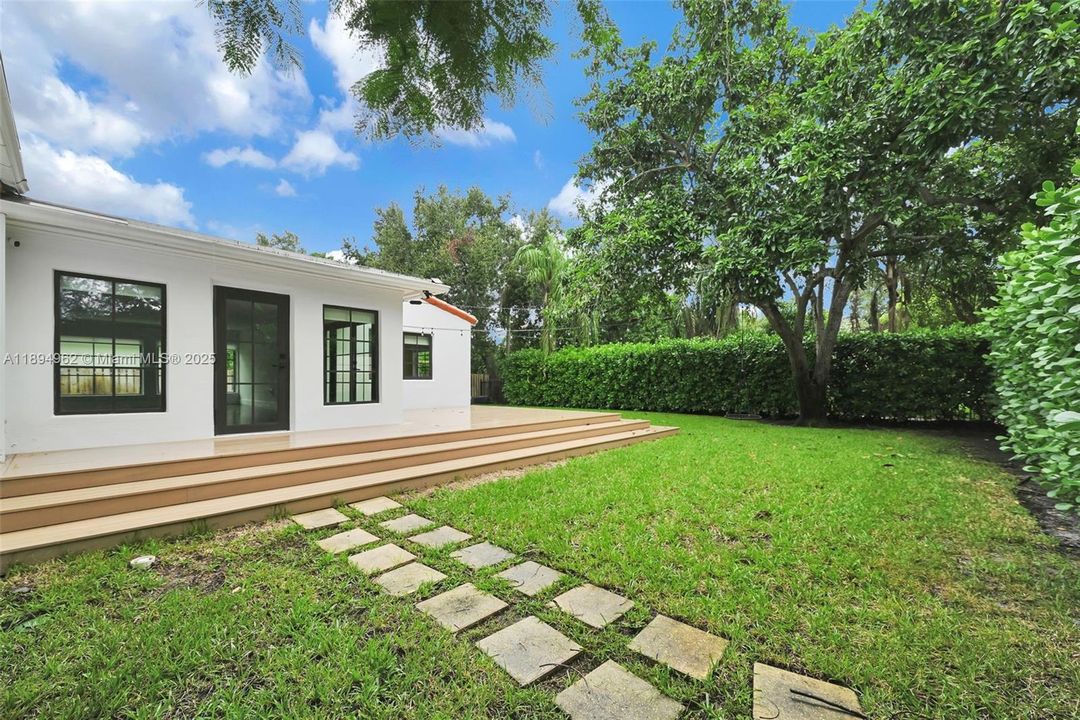 Active With Contract: $1,195,000 (3 beds, 2 baths, 1935 Square Feet)