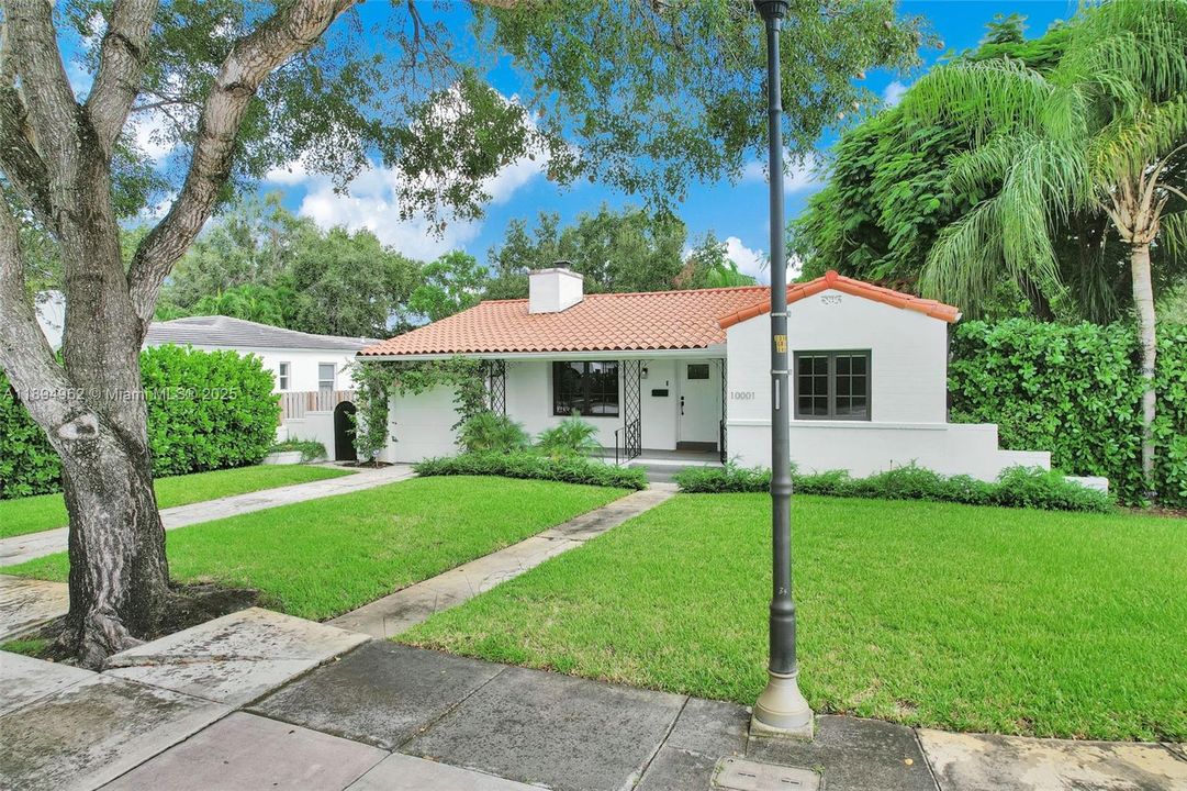 Active With Contract: $1,195,000 (3 beds, 2 baths, 1935 Square Feet)