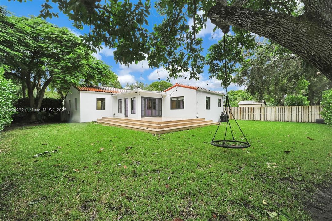 Active With Contract: $1,195,000 (3 beds, 2 baths, 1935 Square Feet)