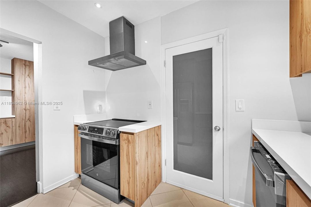 Active With Contract: $1,195,000 (3 beds, 2 baths, 1935 Square Feet)