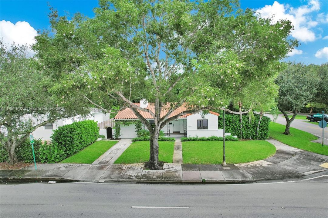 Active With Contract: $1,195,000 (3 beds, 2 baths, 1935 Square Feet)