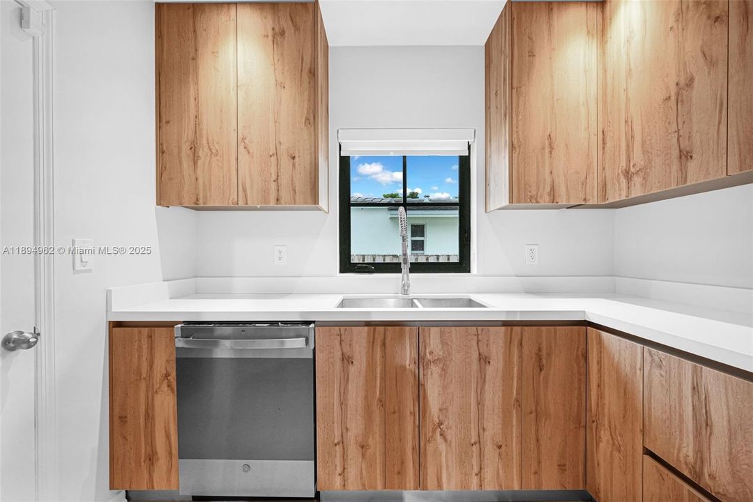 Active With Contract: $1,195,000 (3 beds, 2 baths, 1935 Square Feet)