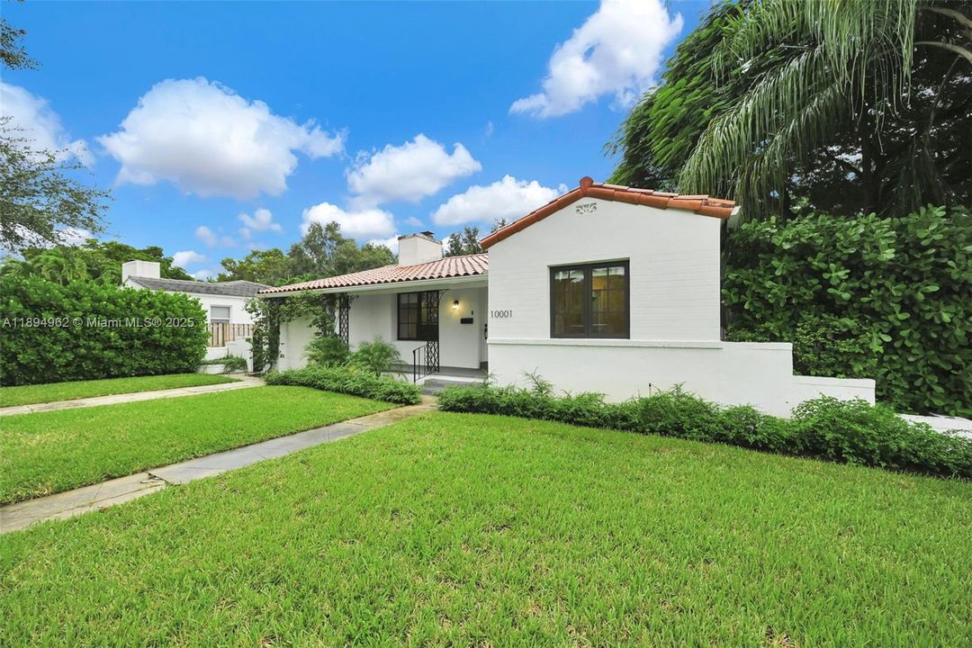 Active With Contract: $1,195,000 (3 beds, 2 baths, 1935 Square Feet)